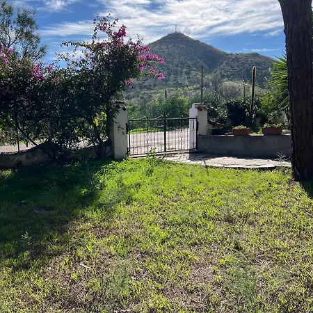 Casa Rosa Con Giardino Pineta A San Giovanni Di *