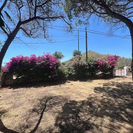 Casa Rosa Con Giardino Pineta A San Giovanni Di *