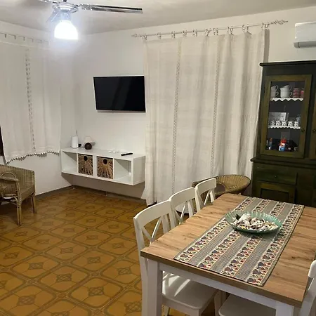Vakantiehuis Casa Rosa Con Giardino Pineta A San Giovanni Di Posada (Sardinia)